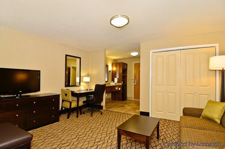 Holiday Inn Express & Suites - Williston, An Ihg Hotel Room photo